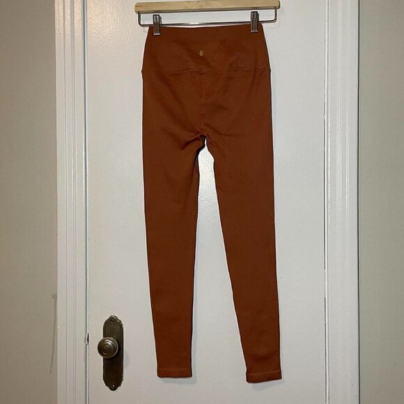 Spiritual GANGSTER LOVE SCULPT SEAMLESS LEGGING SIZE XS/S - Picture 6 of 8